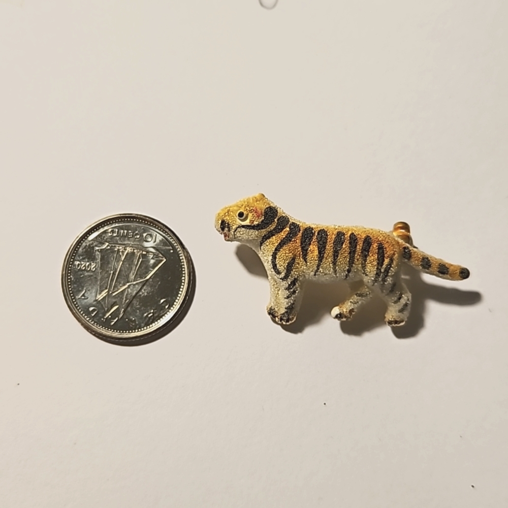 VINTAGE Korean tiger brooch